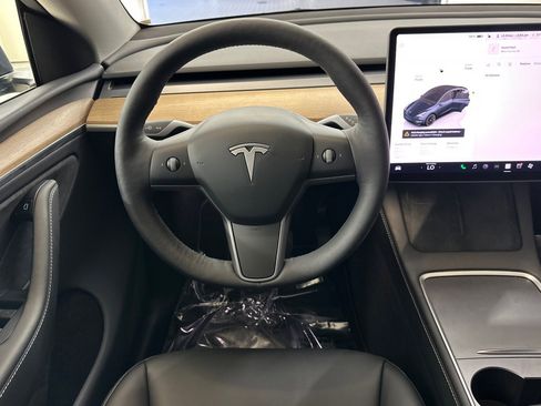 Used 2024 Tesla Model Y Long Range AWD/4WD image 27
