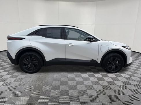 Used 2026 Toyota C-HR AWD/4WD image 10