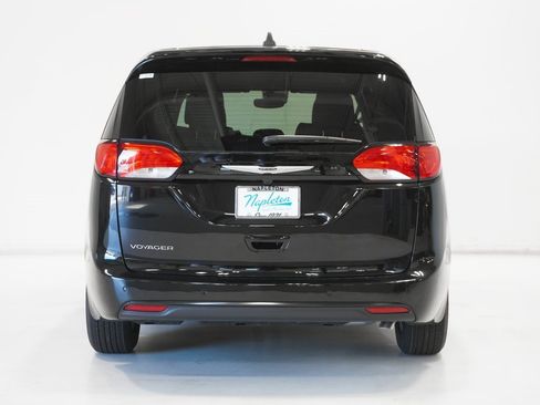 New 2026 Chrysler Voyager LX image 7