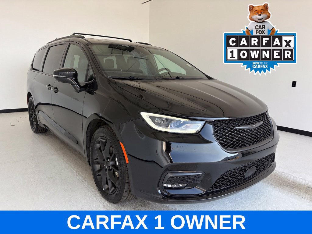 Used 2025 Chrysler Pacifica Limited FWD image 2