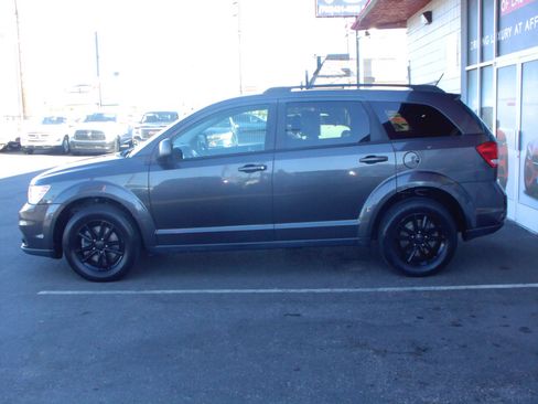 Used 2016 Dodge Journey SXT w/ Comfort/Convenience Group FWD image 3