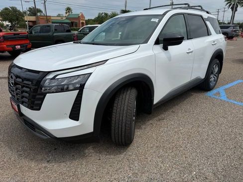 New 2026 Nissan Pathfinder SL FWD image 3