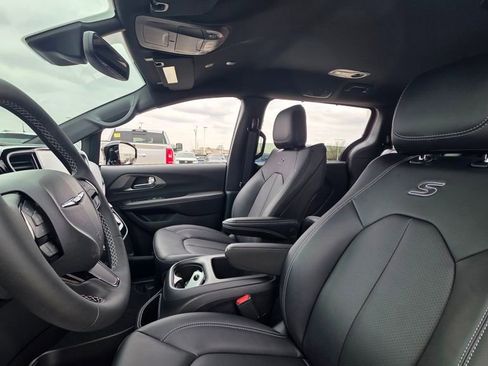 New 2026 Chrysler Pacifica Select w/ S Appearance Package image 23