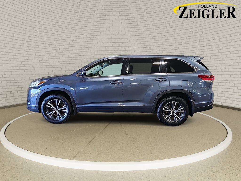 Used 2018 Toyota Highlander Plus w/ Carpet Mat Package (TMS) AWD/4WD image 8