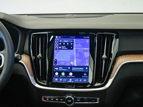 Certified 2026 Volvo V60 B5 Cross Country Plus w/ Climate Package AWD/4WD image 14