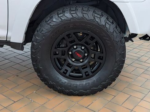 Used 2021 Toyota 4Runner Venture w/ Moonroof Package AWD/4WD image 6