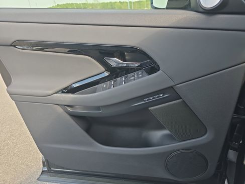 Used 2024 Land Rover Range Rover Evoque Dynamic SE image 26