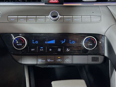 Used 2024 Hyundai Elantra SEL FWD image 24