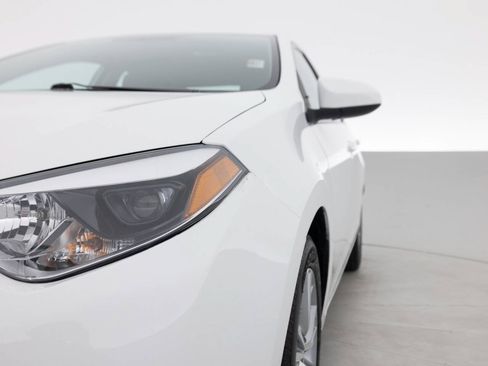Used 2015 Toyota Corolla LE FWD image 12