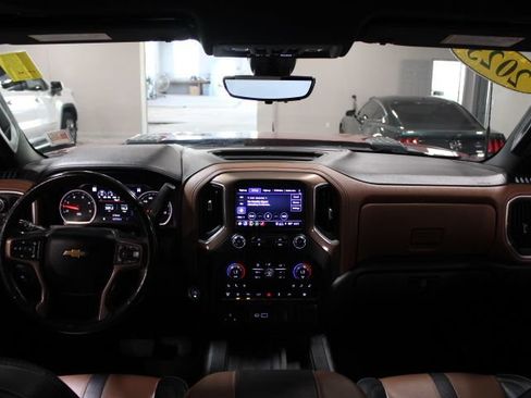 Used 2023 Chevrolet Silverado 2500 High Country AWD/4WD image 2
