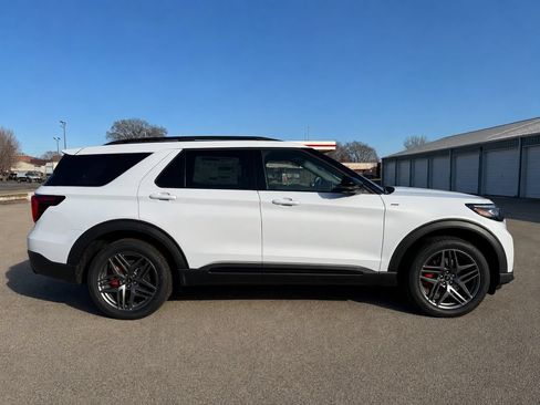 New 2026 Ford Explorer ST-Line w/ ST-Line Street Pack AWD/4WD image 4