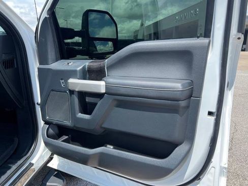 Used 2022 Ford F250 Lariat w/ Black Appearance Package image 13