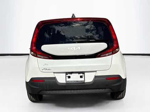 Used 2022 Kia Soul LX image 4