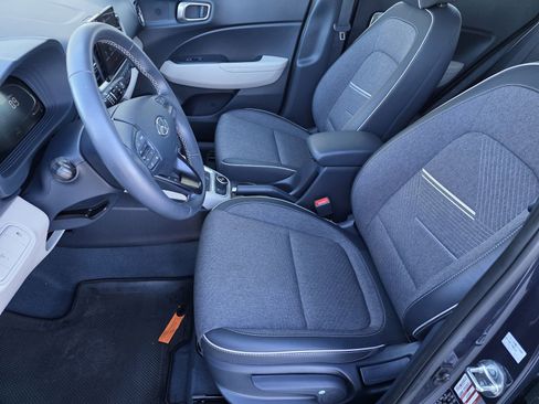 Certified 2024 Hyundai Venue Limited image 12
