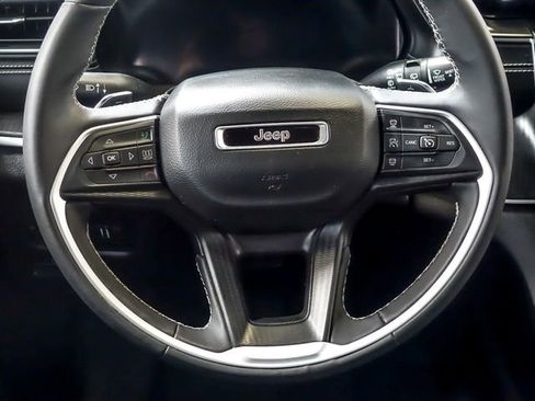 Used 2023 Jeep Grand Cherokee Altitude AWD/4WD image 19