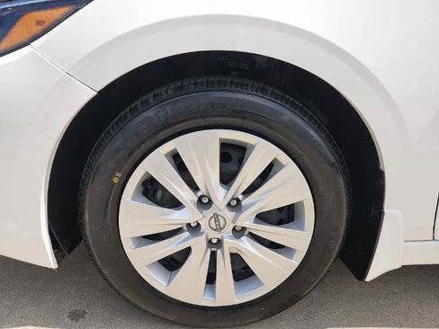 Certified 2025 Nissan Sentra S FWD image 30