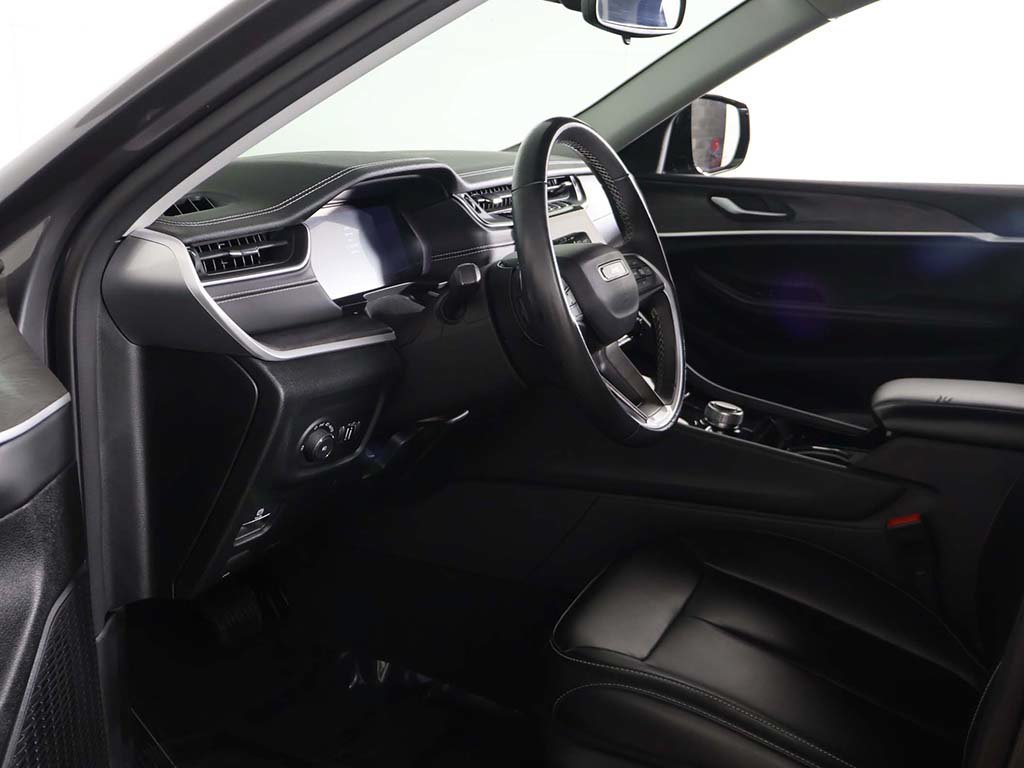 Used 2023 Jeep Grand Cherokee L Limited AWD/4WD image 25