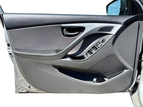 Used 2016 Hyundai Elantra SE w/ Option Group 02 FWD image 18