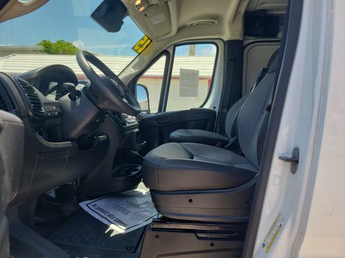 Used 2025 RAM ProMaster 2500 w/ Convenience Group FWD image 12