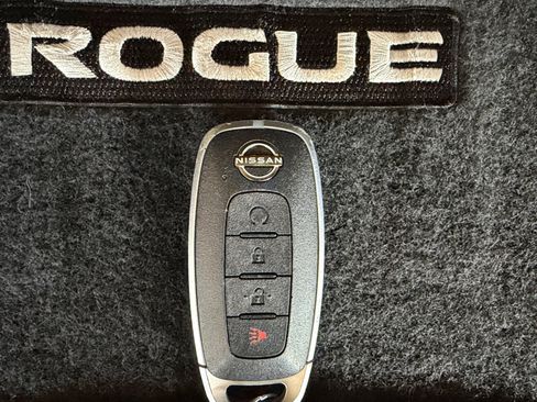 Used 2023 Nissan Rogue SV image 28