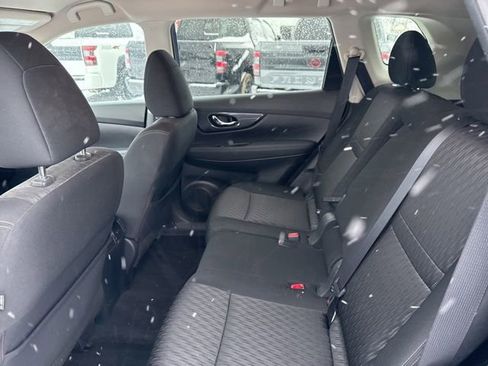 Used 2017 Nissan Rogue SV image 19