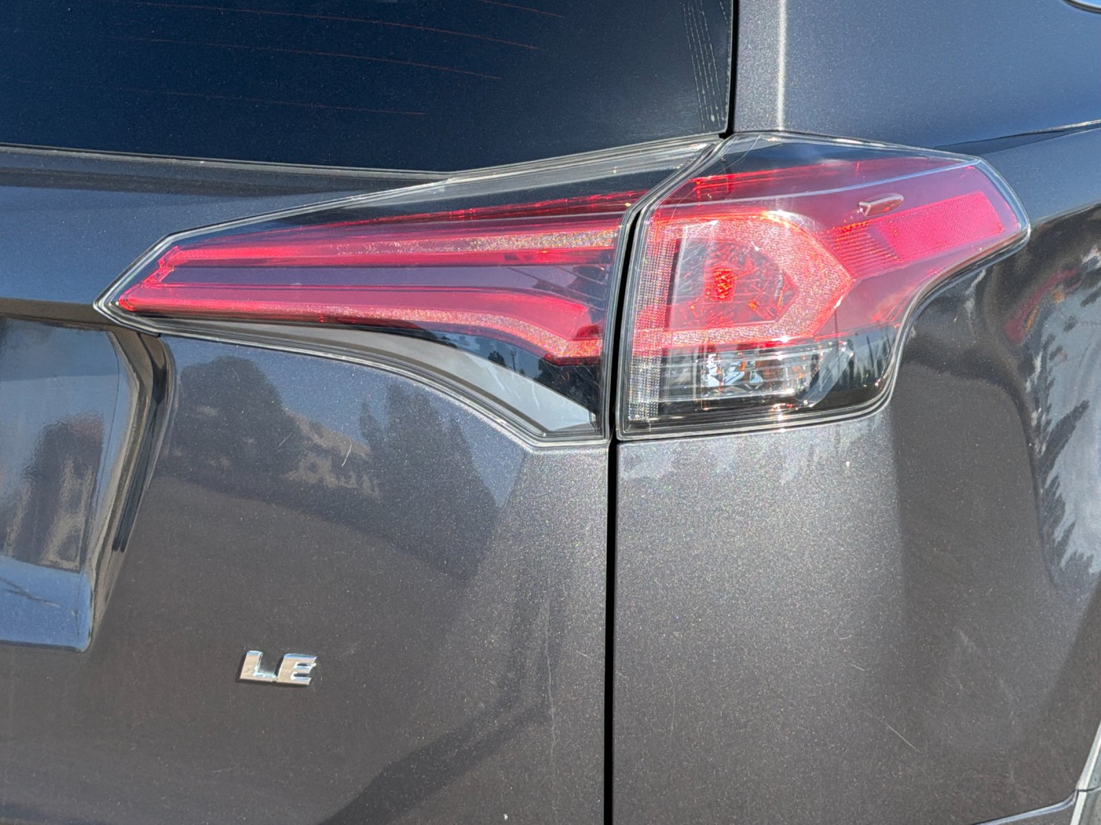 Used 2018 Toyota RAV4 LE w/ All Weather Liner Package FWD image 25