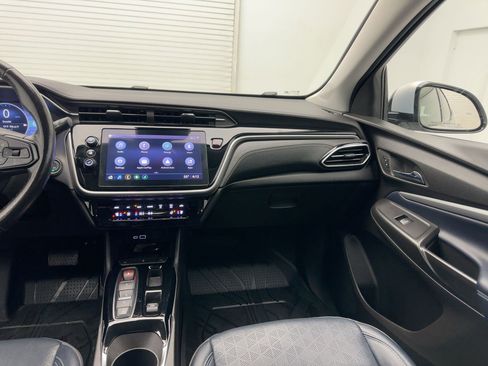 Used 2022 Chevrolet Bolt EUV LT w/ Convenience Package image 26