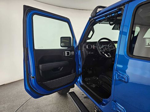 Used 2022 Jeep Wrangler Unlimited Rubicon w/ Trailer Tow Package AWD/4WD image 19