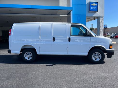 New 2025 Chevrolet Express 2500 RWD image 5