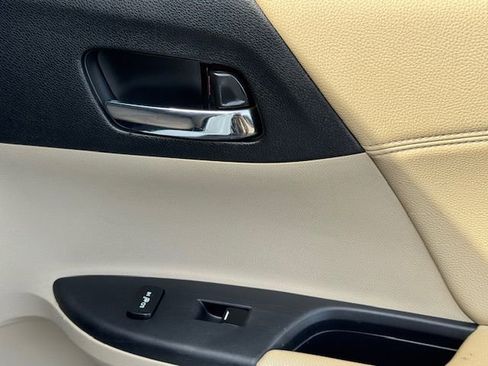 Used 2017 Honda Accord Touring image 22