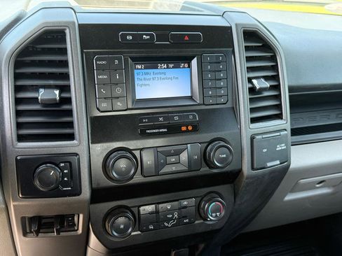 Used 2022 Ford F250 XL w/ Power Equipment Group AWD/4WD image 22