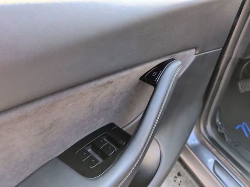 Used 2021 Tesla Model Y Long Range AWD/4WD image 20