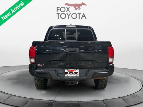 Used 2018 Toyota Tacoma TRD Sport image 6