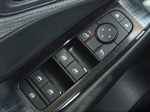 Used 2023 Nissan Rogue S FWD image 17