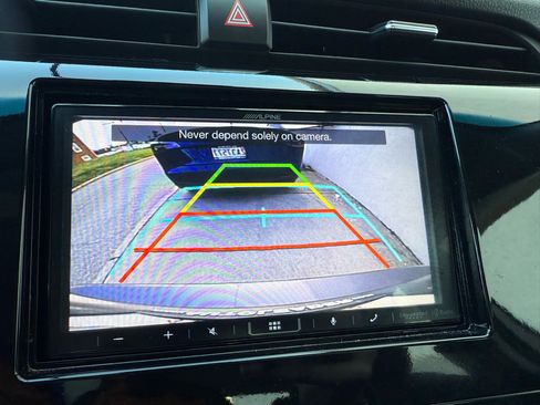 Used 2018 Toyota Camry LE image 10