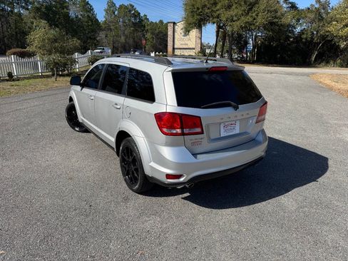 Used 2013 Dodge Journey SXT w/ Flexible Seating Group image 4