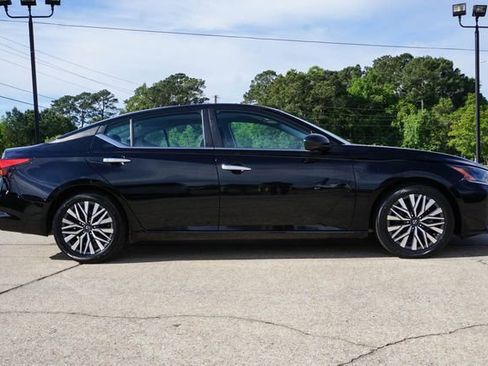 Used 2024 Nissan Altima 2.5 SV FWD image 3