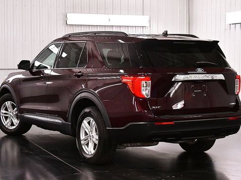 Used 2022 Ford Explorer XLT AWD/4WD image 5