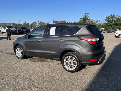 Used 2017 Ford Escape SE AWD/4WD image 6
