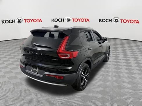Used 2023 Volvo XC40 B5 Core image 8