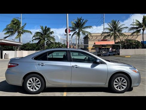 Used 2016 Toyota Camry LE FWD image 4