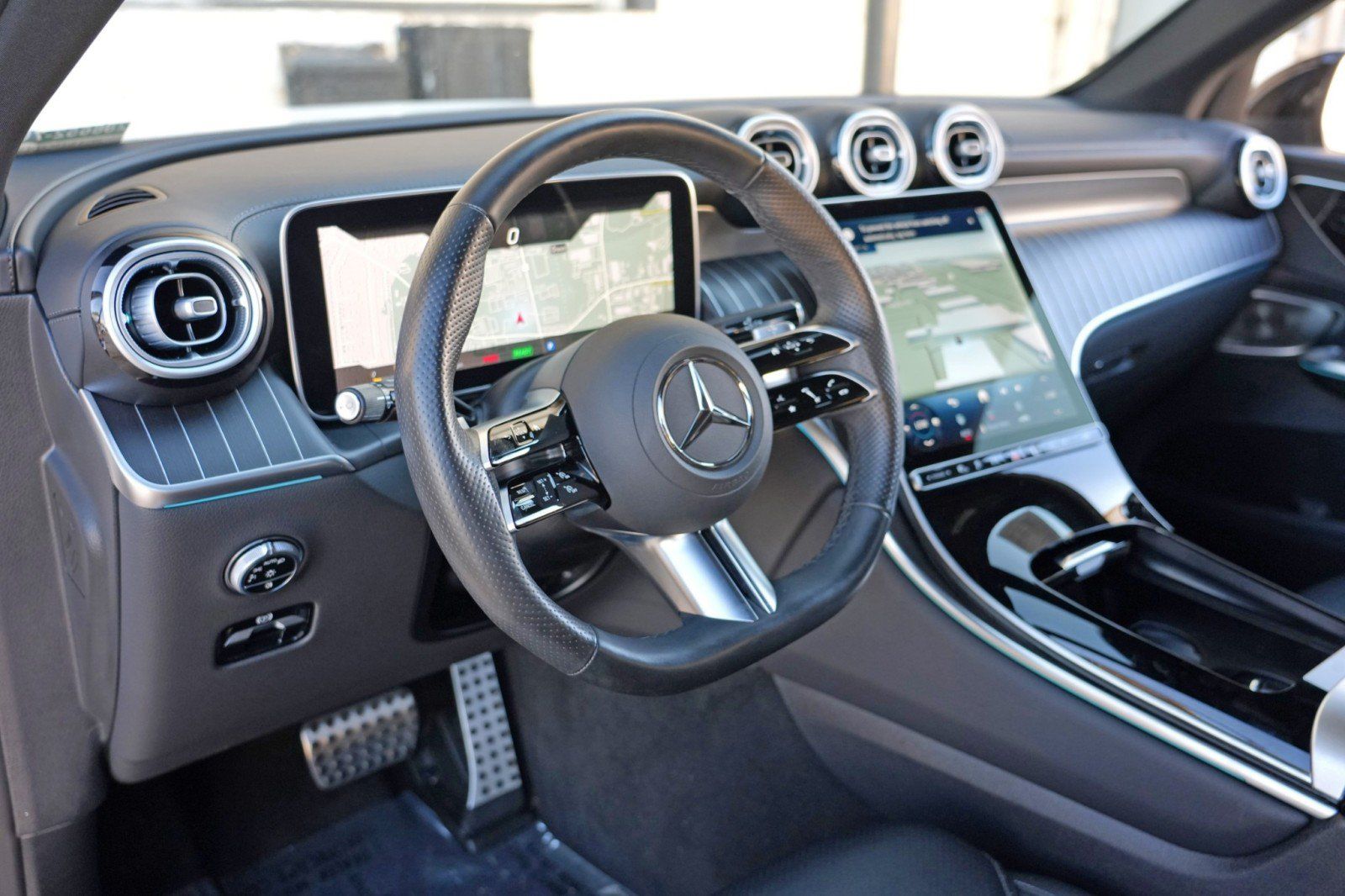 Used 2025 Mercedes-Benz GLC 350e 4MATIC w/ AMG Line image 14