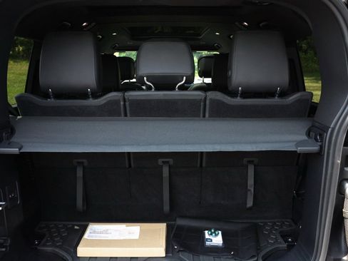 Used 2024 Land Rover Defender 130 V8 image 34