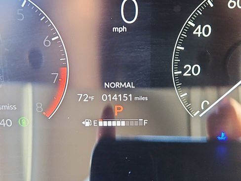 Used 2024 Honda HR-V EX-L image 12