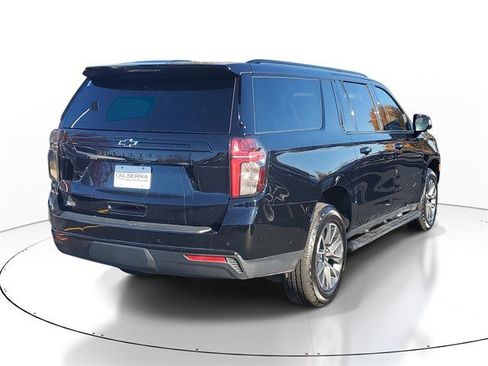 Certified 2023 Chevrolet Suburban Z71 w/ Luxury Package image 4