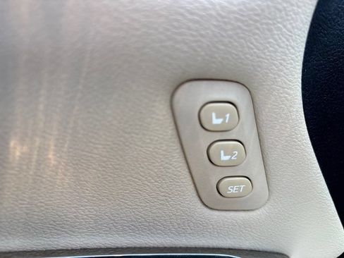 Used 2016 Toyota Avalon Limited FWD image 19
