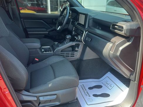 Used 2025 Toyota 4Runner SR5 AWD/4WD image 10