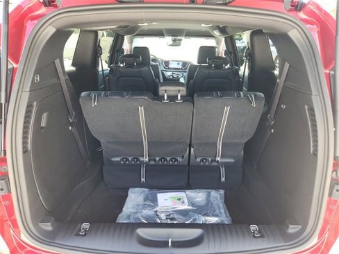 New 2026 Chrysler Pacifica Select image 21