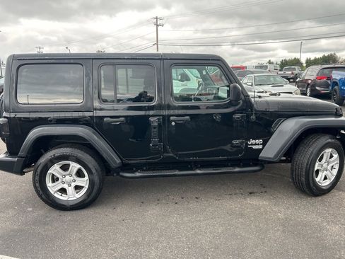 Used 2018 Jeep Wrangler Unlimited Sport S AWD/4WD image 8