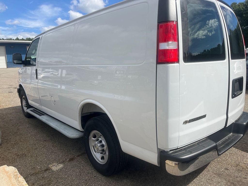 Used 2025 Chevrolet Express 2500 w/ Driver Convenience Package RWD image 4